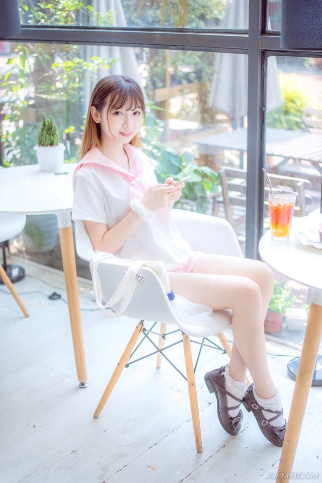 不要随便遇到一个人就对她掏心掏肺的，在你看来，她是朋友，在她看来，你是傻子。